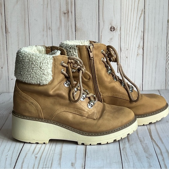 DV by DOLCE VITA Cream & Tan Girls Ankle Boots Size 5 - Picture 4 of 16